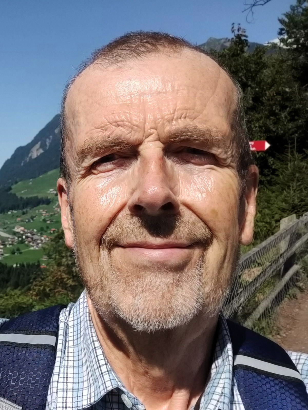 Ein Selfie von Martin beim Wandern.
